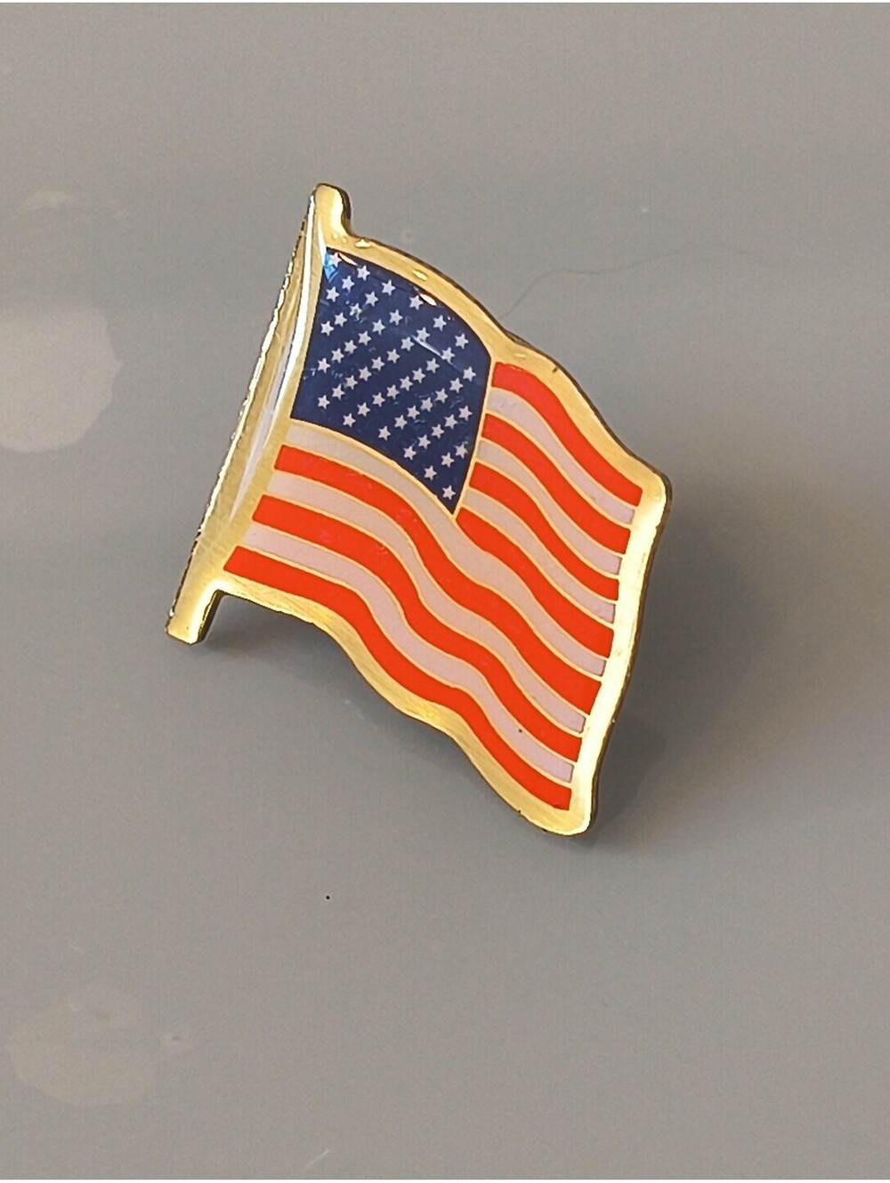 Vintage Enameled American Flag Red White & Blue 💙 Good Ole USA Brooch Pin O48